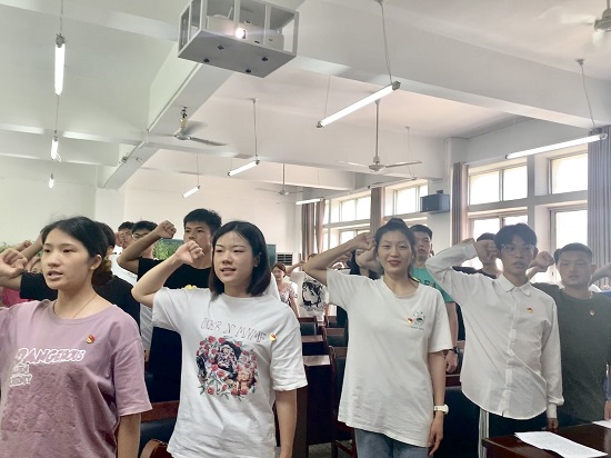 说明: C:\Users\Administrator\Desktop\永利yl23411集团举行新党员入党宣誓大会2022.6.9\永利yl23411集团举行新党员入党宣誓大会2022.6.9\2.jpg