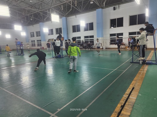 说明: C:\Users\Administrator\Desktop\2021年度永利yl23411集团学生羽毛球比赛圆满落幕2021.11.16\2021年度永利yl23411集团学生羽毛球比赛圆满落幕2021.11.16\3.jpg