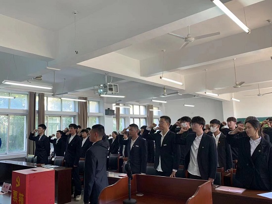 说明: C:\Users\Administrator\Desktop\永利yl23411集团召开第六次学生代表大会2022.10.13\永利yl23411集团召开第六次学生代表大会2022.10.13\4.jpg