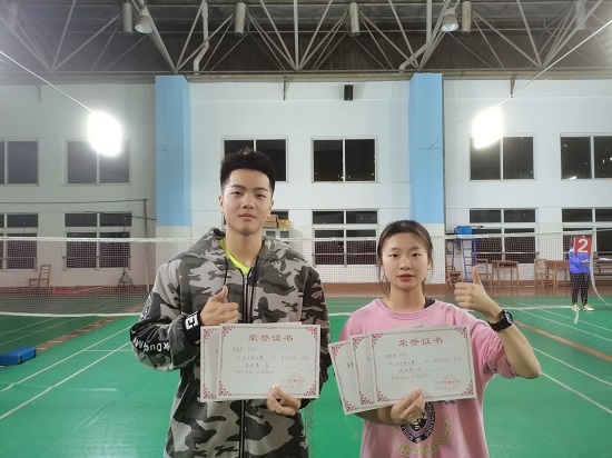 说明: C:\Users\Administrator\Desktop\2021年度永利yl23411集团学生羽毛球比赛圆满落幕2021.11.16\2021年度永利yl23411集团学生羽毛球比赛圆满落幕2021.11.16\2.jpg