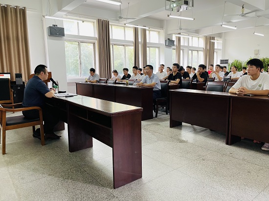 说明: C:\Users\Administrator\Desktop\永利yl23411集团举办学习习近平总书记“七一”重要讲话精神宣讲报告会\永利yl23411集团举办学习习近平总书记“七一”重要讲话精神宣讲报告会\25e4420d163fadb89472e724782a06a.jpg