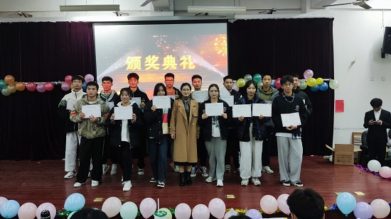 说明: C:\Users\Administrator\Desktop\永利yl23411集团举办2021年迎新文艺表演大赛2021.12.15\永利yl23411集团举办2021年迎新文艺表演大赛2021.12.15\8.jpg